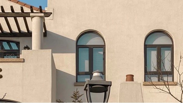 你還在購(gòu)買(mǎi)看起來(lái)沒(méi)問(wèn)題但不實(shí)用的鋁木復(fù)合門(mén)窗嗎？