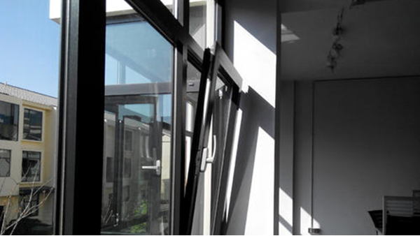 都2020年了，你還在與高端門窗談價(jià)格，和低端門窗談質(zhì)量？