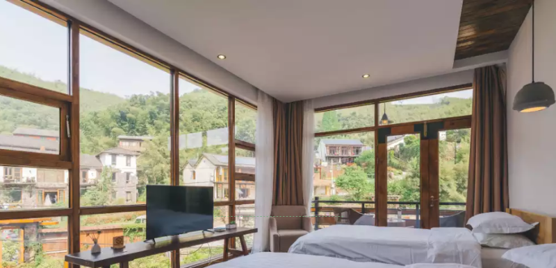 想知道鋁木復(fù)合門窗和鋁包木門窗哪款更適合你嗎？