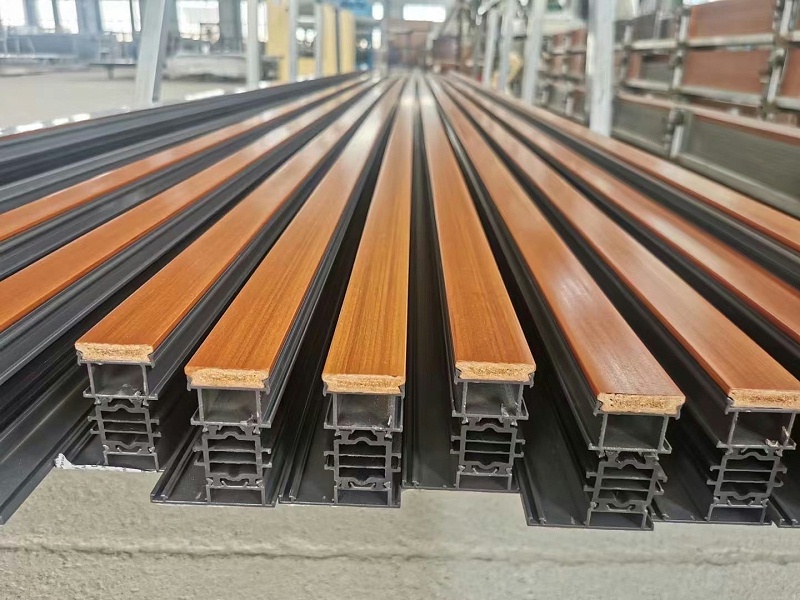 健康鋁木門窗流行的原因是什么？裝在室內(nèi)好看嗎？需注意什么問題？