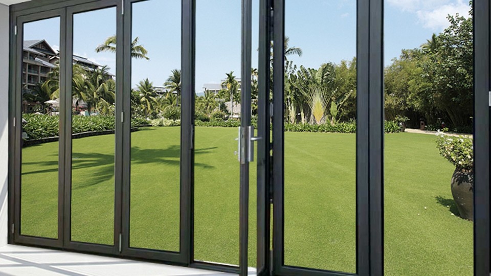 鋁合金門窗滑撐到底有多重要？樓上樓高端門窗這樣說(shuō)…