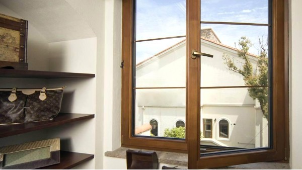 別墅裝修高端鋁合金門(mén)窗可以選擇哪個(gè)牌子？樓上樓門(mén)窗怎么樣？